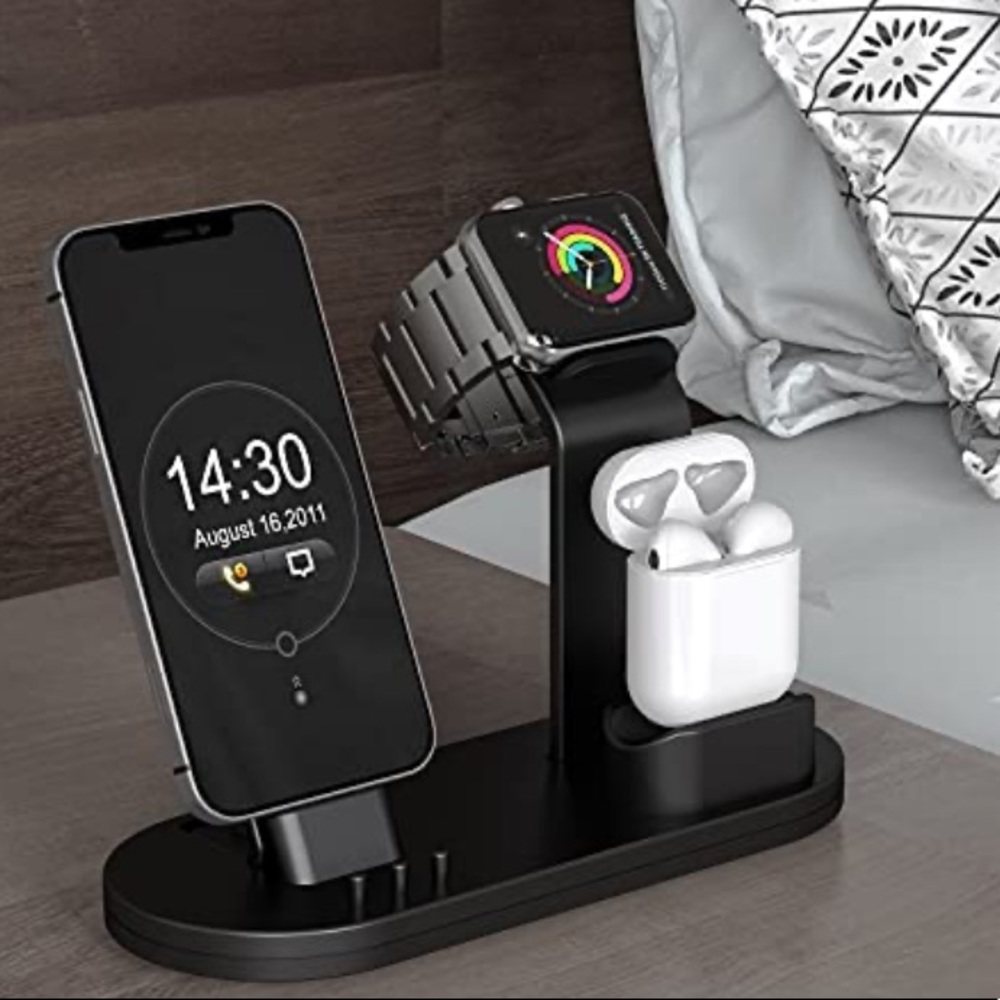 NWT-Apple Charging Stand